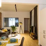 Bright 3br Flat - Location - View Balcony *