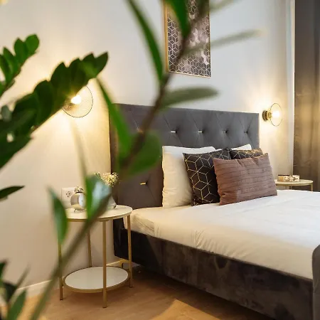 Bright 3br Flat - Location - View Balcony Apartment *