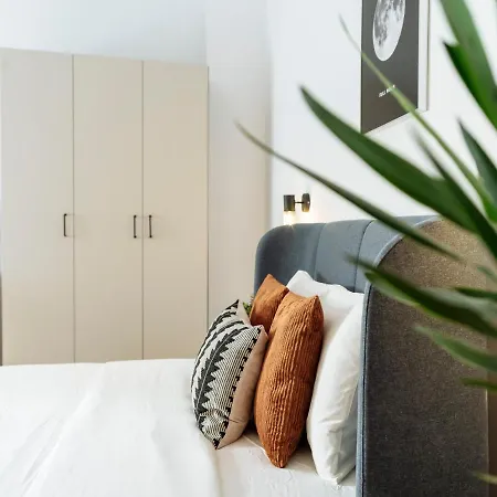 Bright 3br Flat - Location - View Balcony Apartment