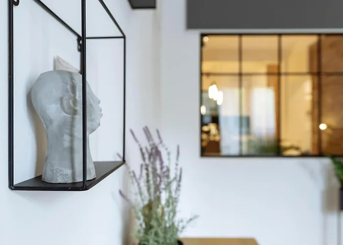 Bright 3br Flat - Location - View Balcony アパート