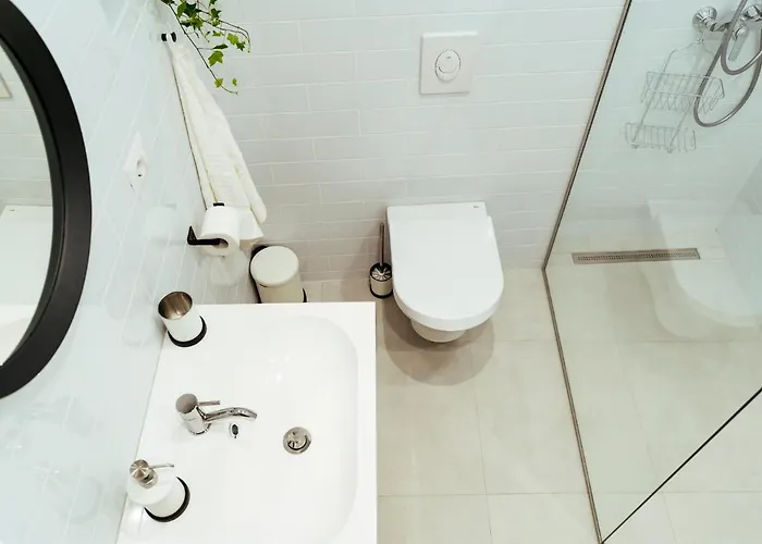 Bright 3br Flat - Location - View Balcony *