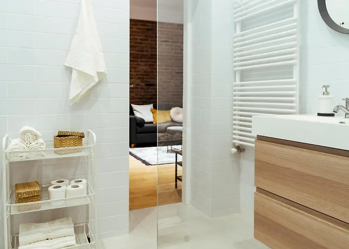 Bright 3br Flat - Location - View Balcony アパート