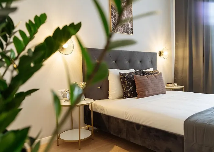Bright 3br Flat - Location - View Balcony Apartment *