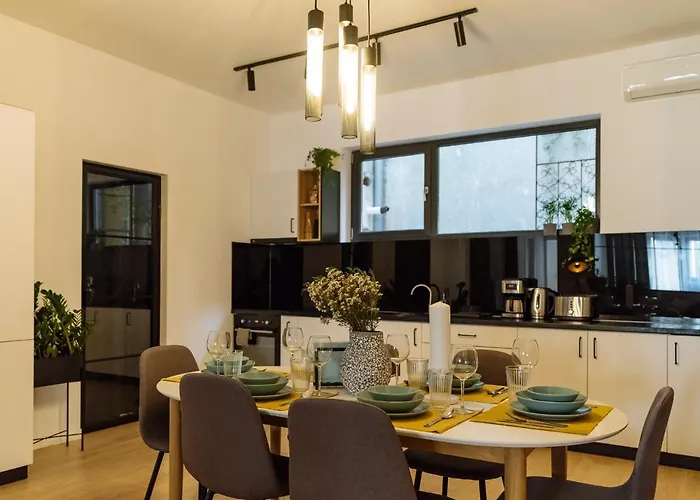 Bright 3br Flat - Location - View Balcony アパート ブカレスト