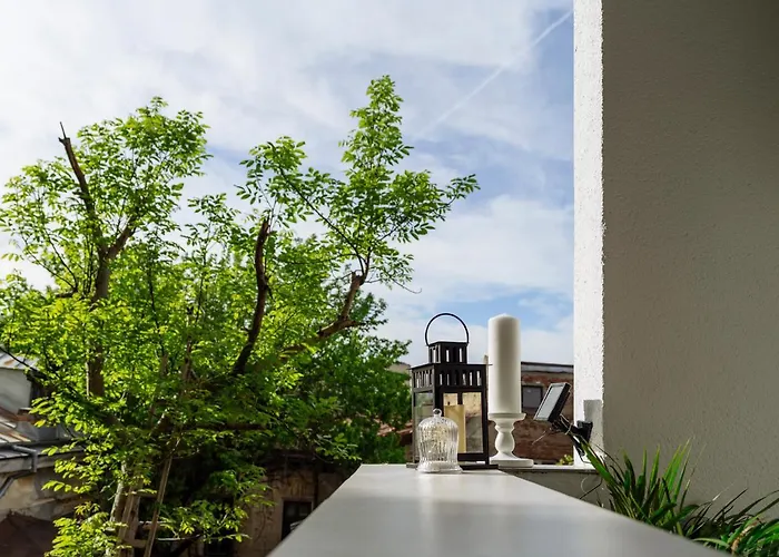 Bright 3br Flat - Location - View Balcony Apartment *