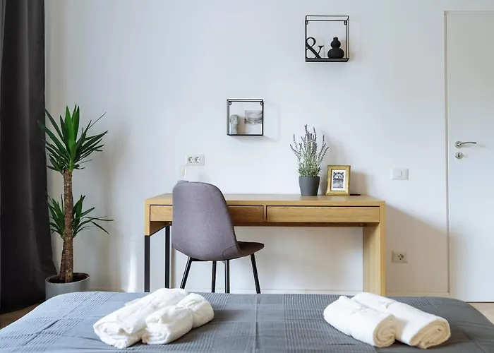 Bright 3br Flat - Location - View Balcony アパート ブカレスト