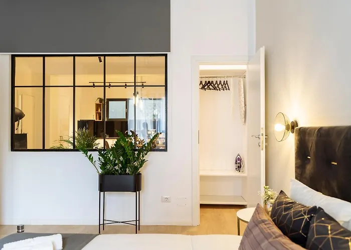 Bright 3br Flat - Location - View Balcony