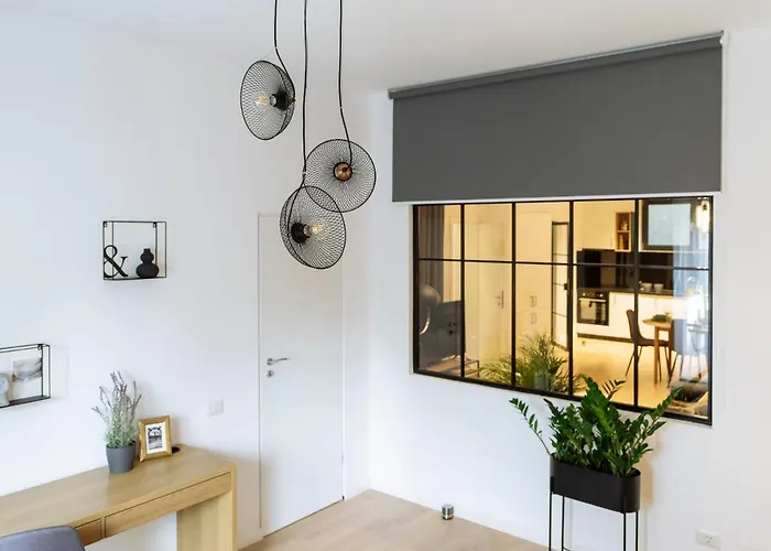 Bright 3br Flat - Location - View Balcony *