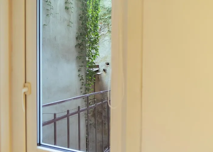 Bright 3br Flat - Location - View Balcony *