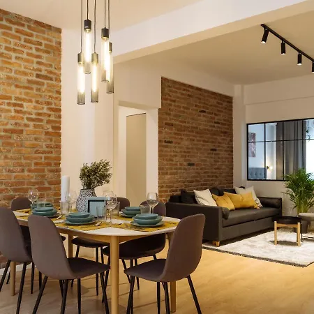 Bright 3br Flat - Location - View Balcony *
