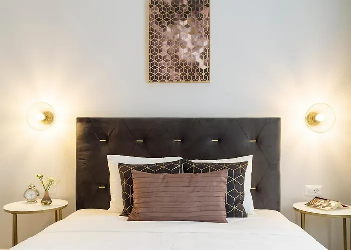 Bright 3br Flat - Location - View Balcony Boekarest